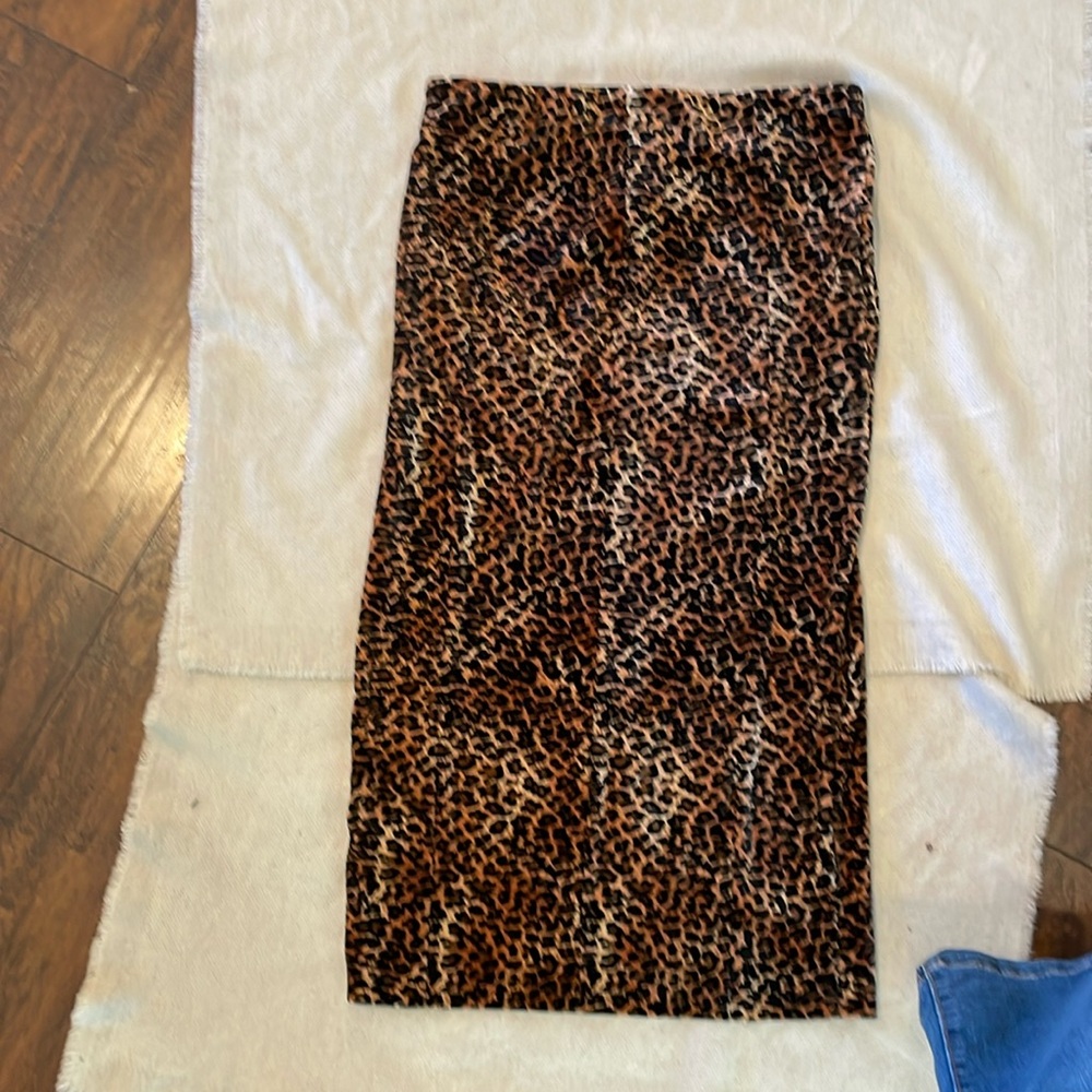 Leopard print pencil skirt
